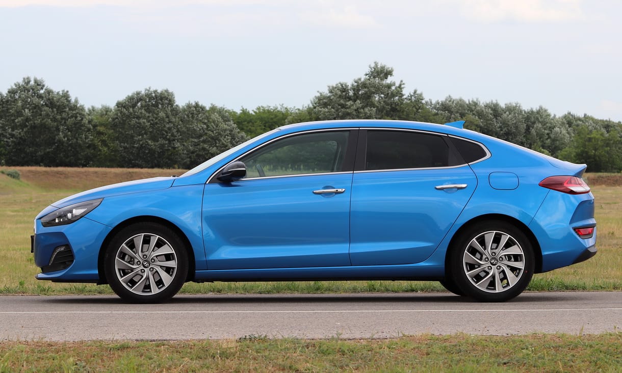 Stílusgyakorlat: teszten a kupésra faragott Hyundai i30 Fastback