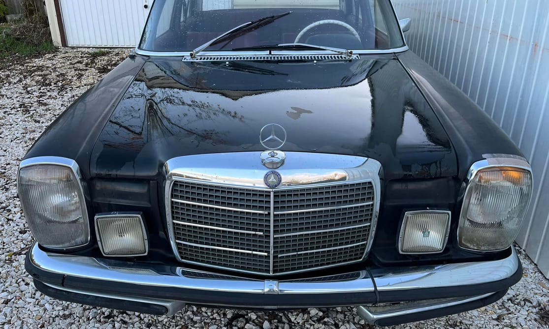 Egy darabka történelem: eladó az MSZMP régi miniszteri fekete Mercedese