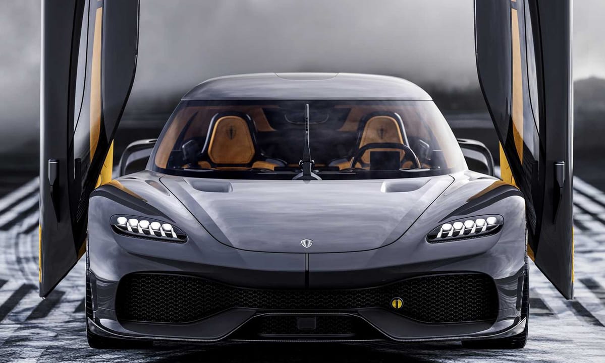 3 hengeres és 1700 lóerős 4 személyes sportkocsival sokkol a Koenigsegg