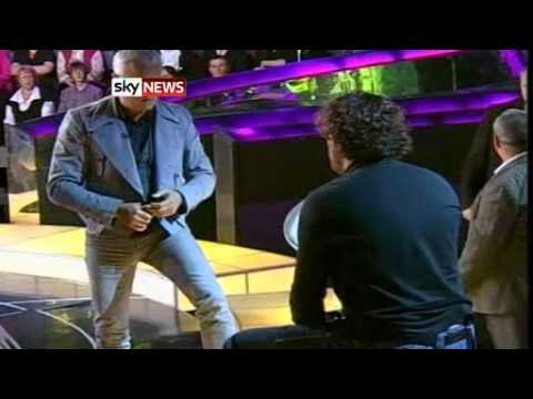 Videó: tévéműsorban pofozkodott az orosz médiamágnás