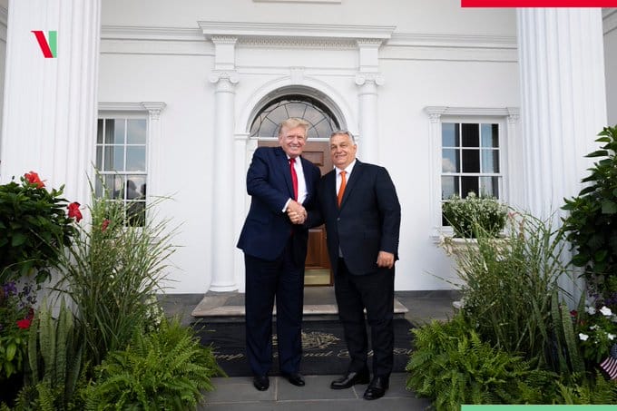 Orbán biztató üzenetet küldött Trumpnak a keddi meghallgatása előtt