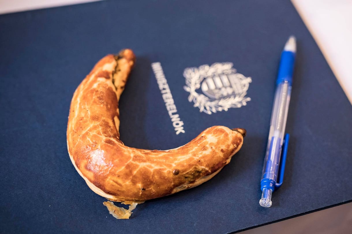 Orbán mákos patkóval ünnepli péntek 13-át