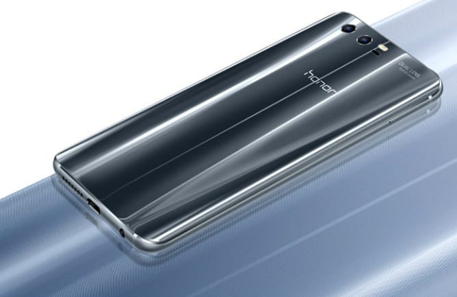 Jövő héten mutatják be az óriáskijelzős Huawei Honor telefont