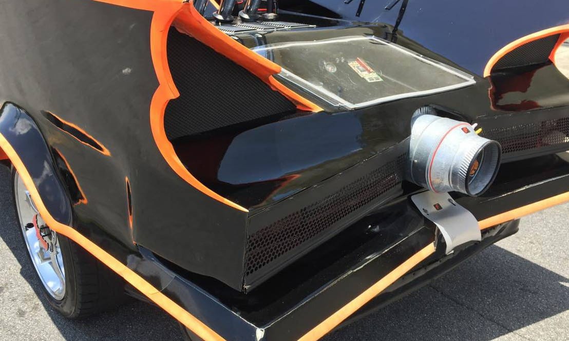 Igencsak kilógna a szürke budapesti forgalomból ez a Batmobil, ami egyáltalán nem drága