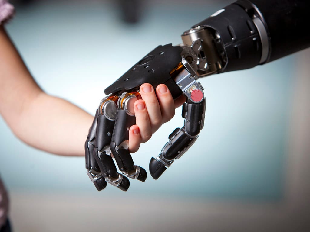 Működő robotkezet építettek társuknak a 15 éves amerikai diákok