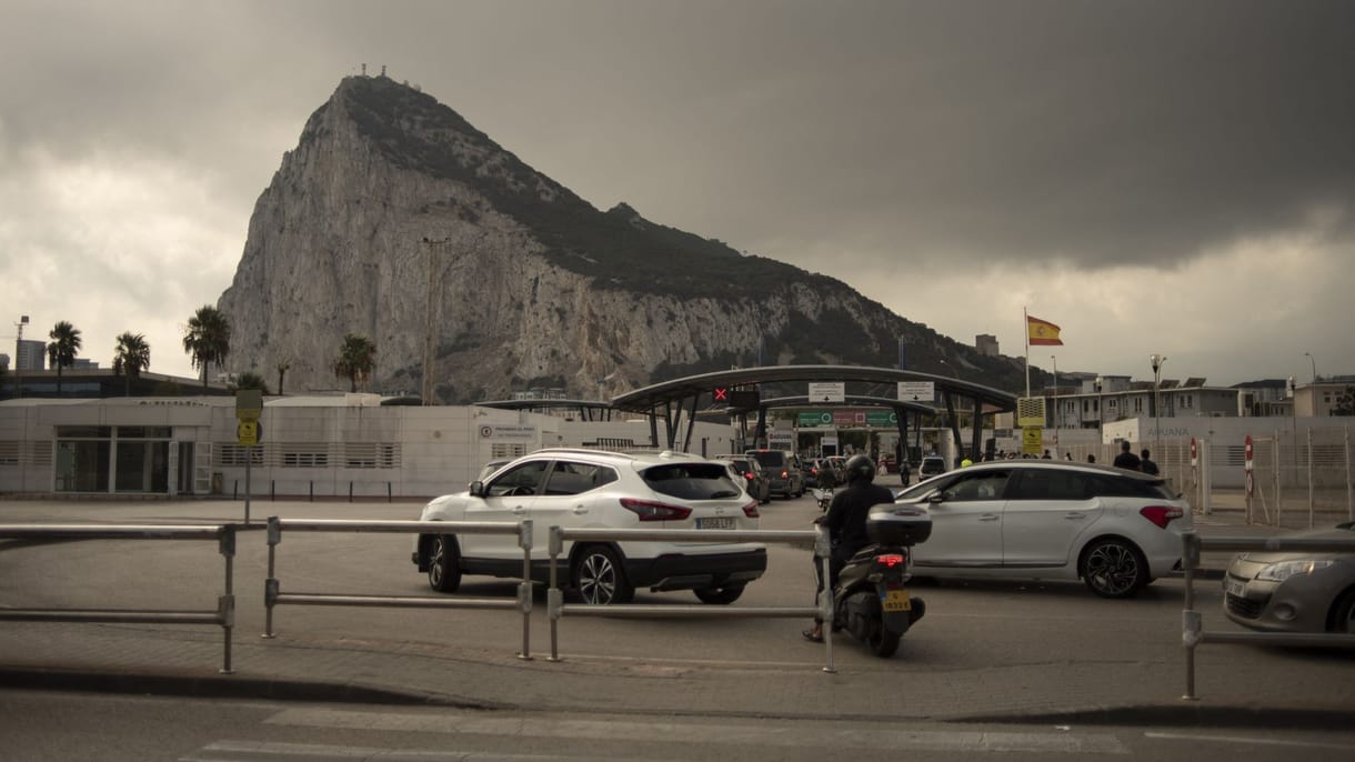 Véget ért a Brexit óta tartó vita: megszűnik a határellenőrzés Gibraltár és Spanyolország között
