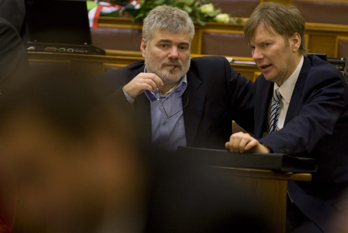 Csalás miatt nyomoznak az SZDSZ ellen