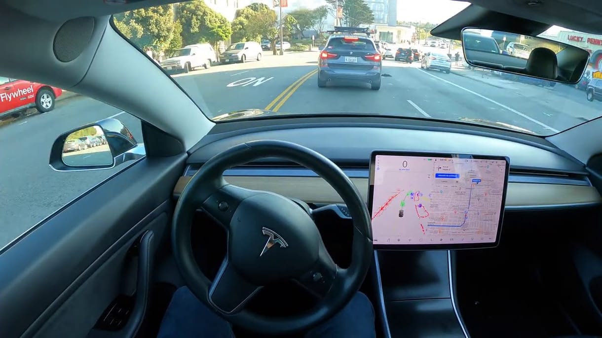 Az amerikai igazságügyi minisztérium indított vizsgálatot a Tesla önvezető rendszere miatt