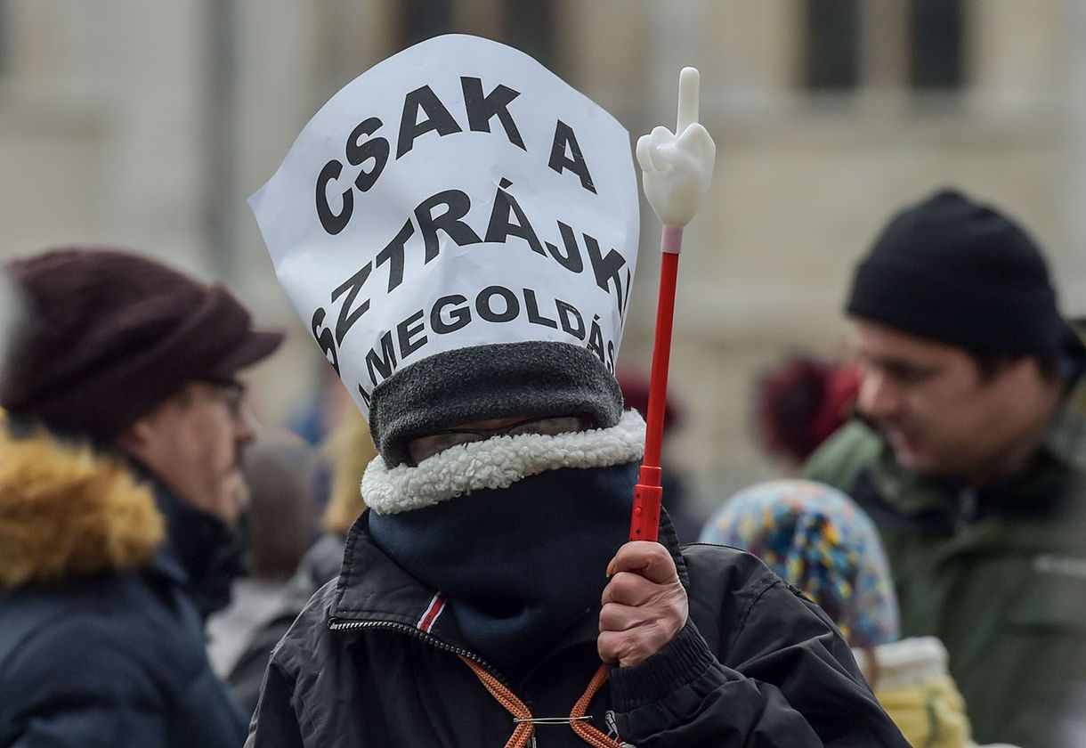 Országos sztrájkot hirdet a közszolgálati dolgozók szakszervezete