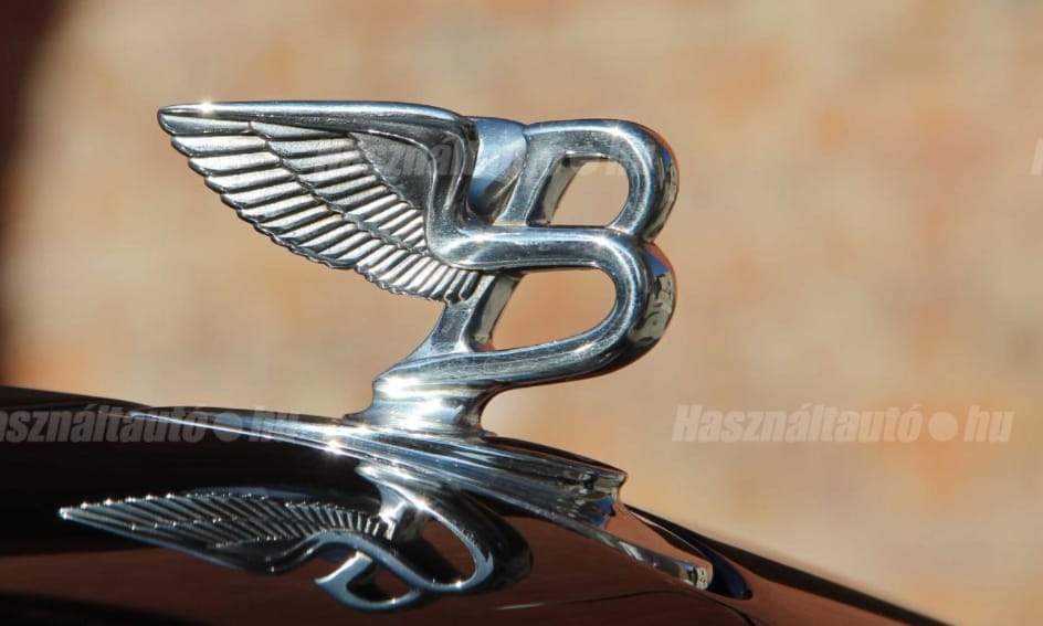 Szuper ritka Bentley-t árulnak Pécsen, mutatjuk a 65 millió forintos különlegességet