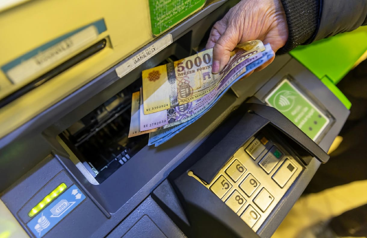 Állami „civil” pénzeső: Győztes az államtitkár, a polgármester, a képviselő és a Harcos Klubja tagja is