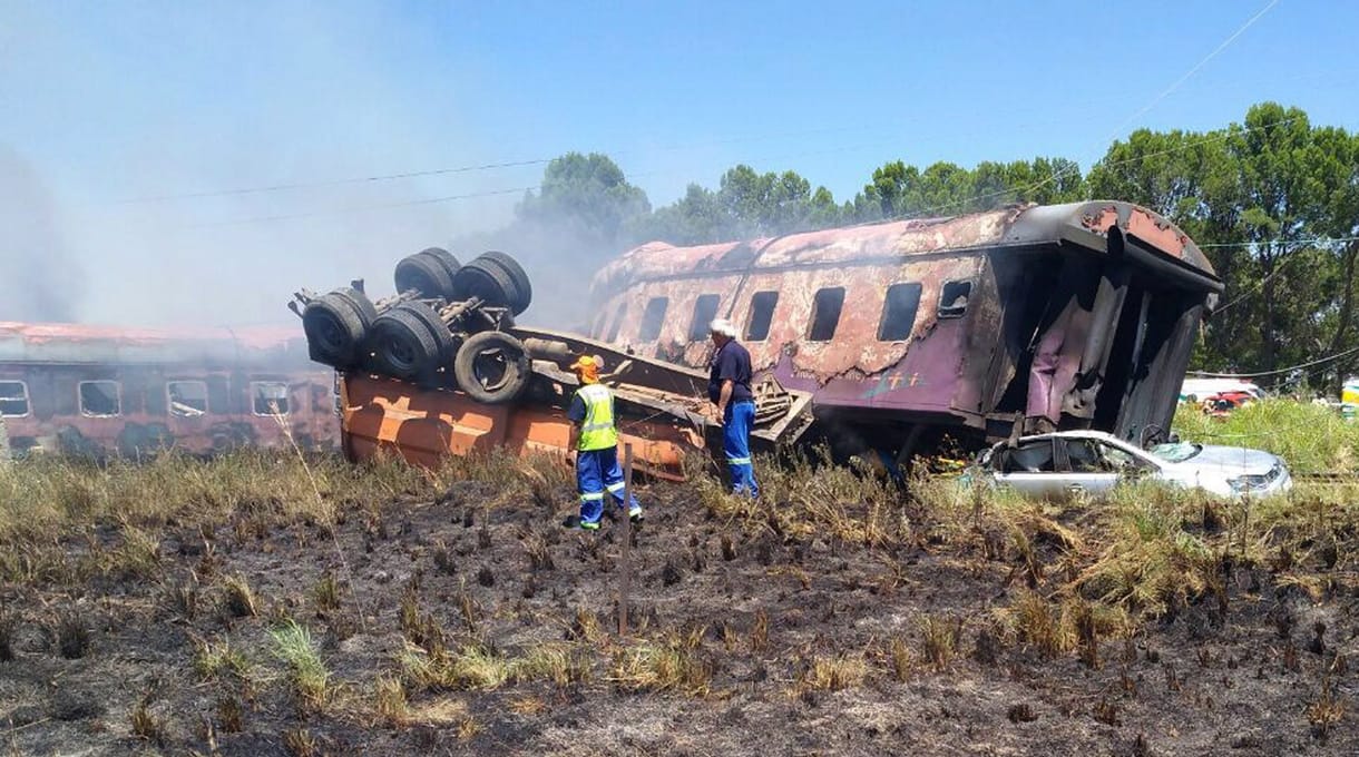 Több halottja és sok sérültje van egy dél-afrikai vonatbalesetnek