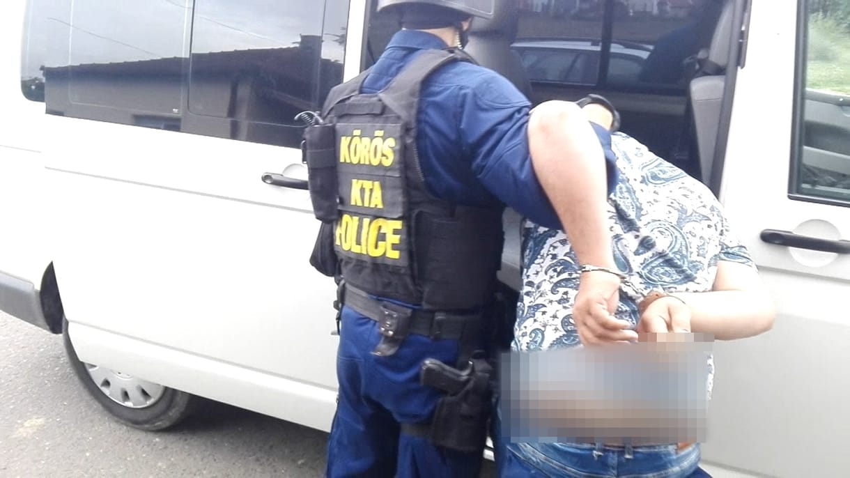 Emberkereskedelem miatt csaptak le egy négytagú családra a rendőrök