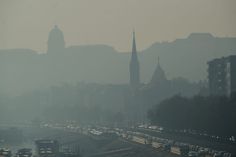 Marad a száraz, hűvös, szürke idő