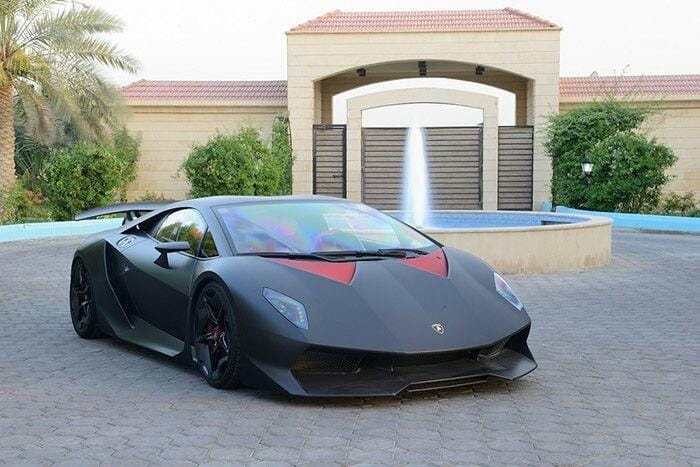 Valaki egymillió eurót keresne egy négyéves Lamborghinin