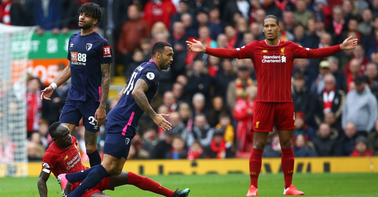 Határozatlan időre felfüggesztették a Premier League-et