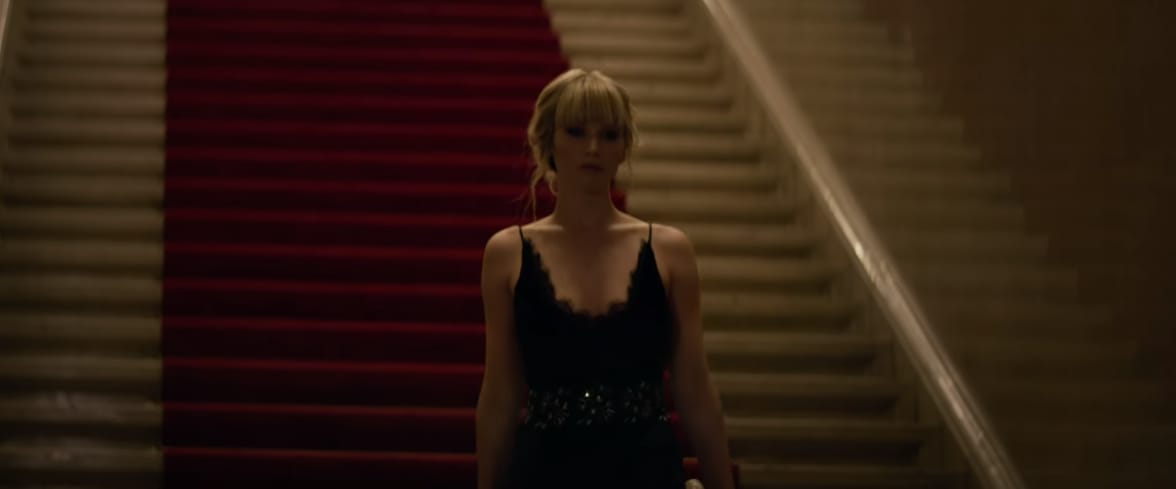 A Vittulában nem, de az Operaházban felbukkan ügynökként Jennifer Lawrence