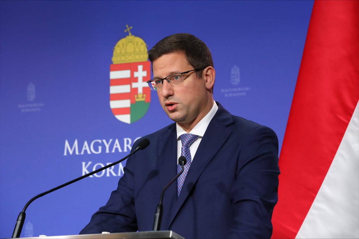 Gulyás Gergely: Magyar Péter bolond és lenézi a választóit, Vogel Evelin nem kapott megbízást a Fidesztől – ez történt a kormányinfón