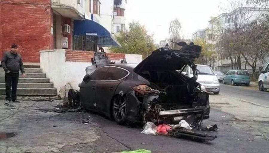 Kigyulladt és kiégett egy Porsche Panamera