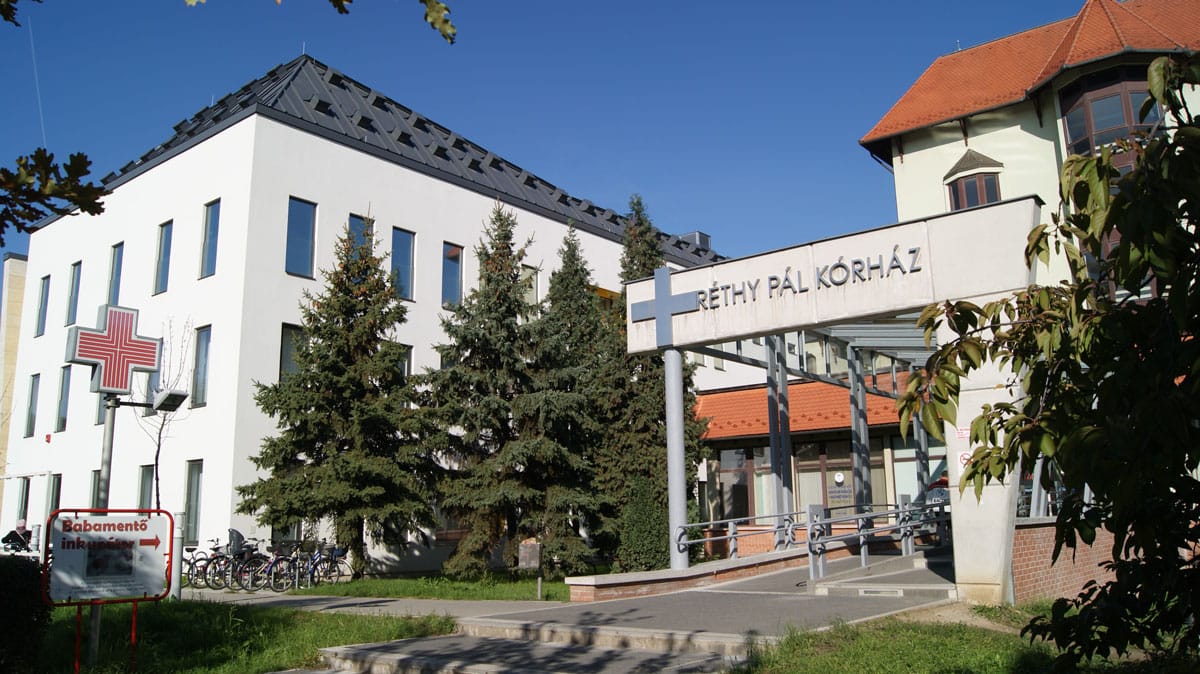 Megmagyarázta a kórház, miért kell hétvégenként Békéscsabáról Gyulára átszállítani a beteg gyerekeket