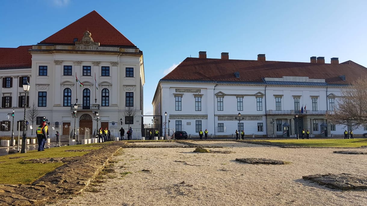 Orbán bejelentette: már meg is szentelték az új irodáját