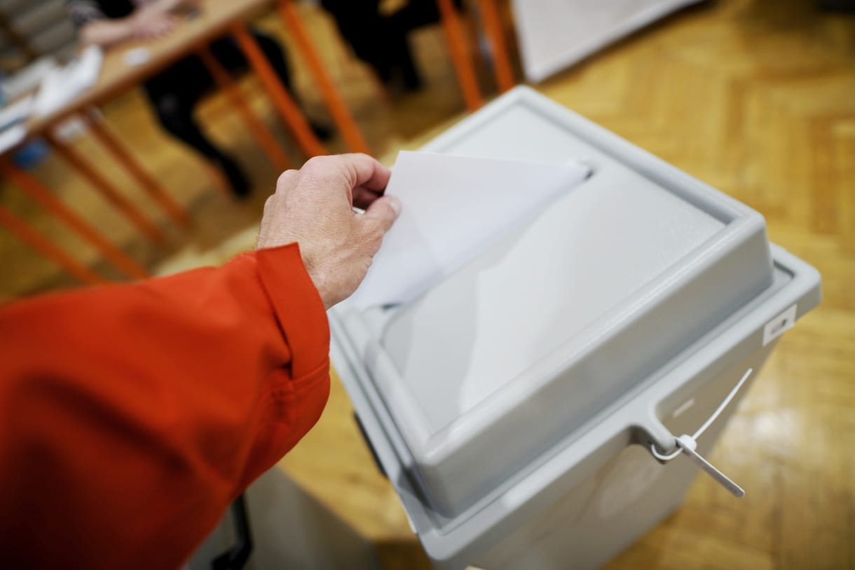 Medián: A negyven alattiak inkább az ellenzékre, az idősebbek inkább a Fideszre szavaznának