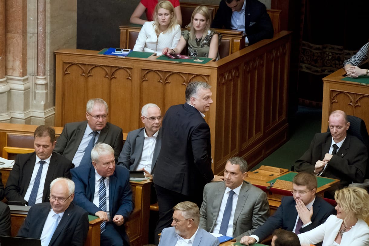 Orbán humora: utcára tette a jogállamot, majd betiltotta a hajléktalanságot