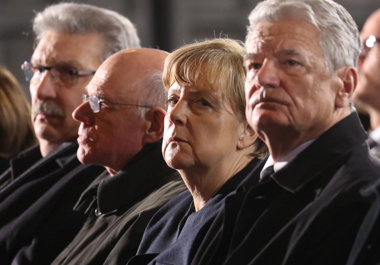 Provokáció: Merkelt teszik felelőssé a berlini halottakért