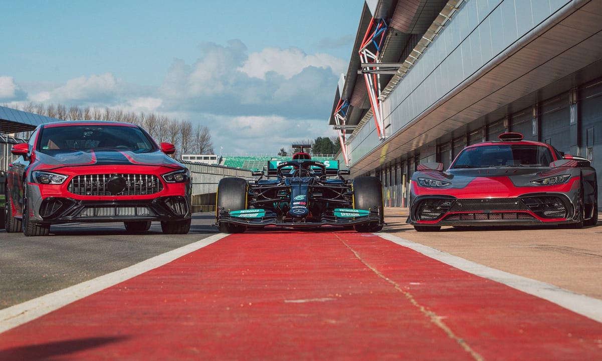 A Mercedes megmutatta bőven 800 lóerő feletti plugin hibridjét