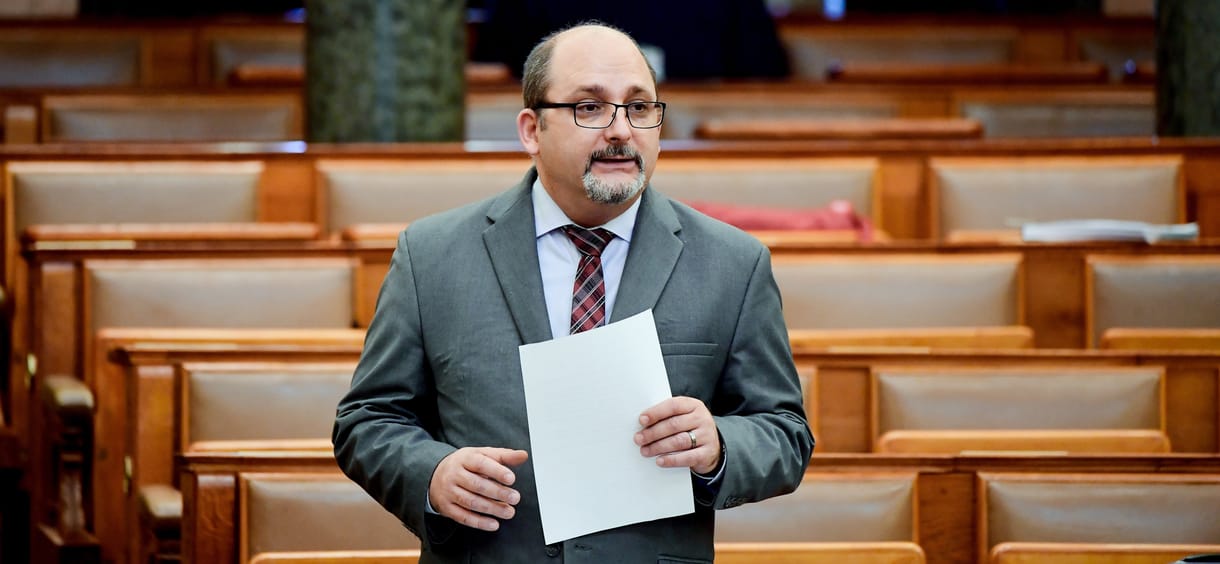 Az LMP-ből Rogán–Ungár-egyeztetésre hivatkozva kilépő Csárdi Antalon viccelődve indította a hetet Kocsis Máté