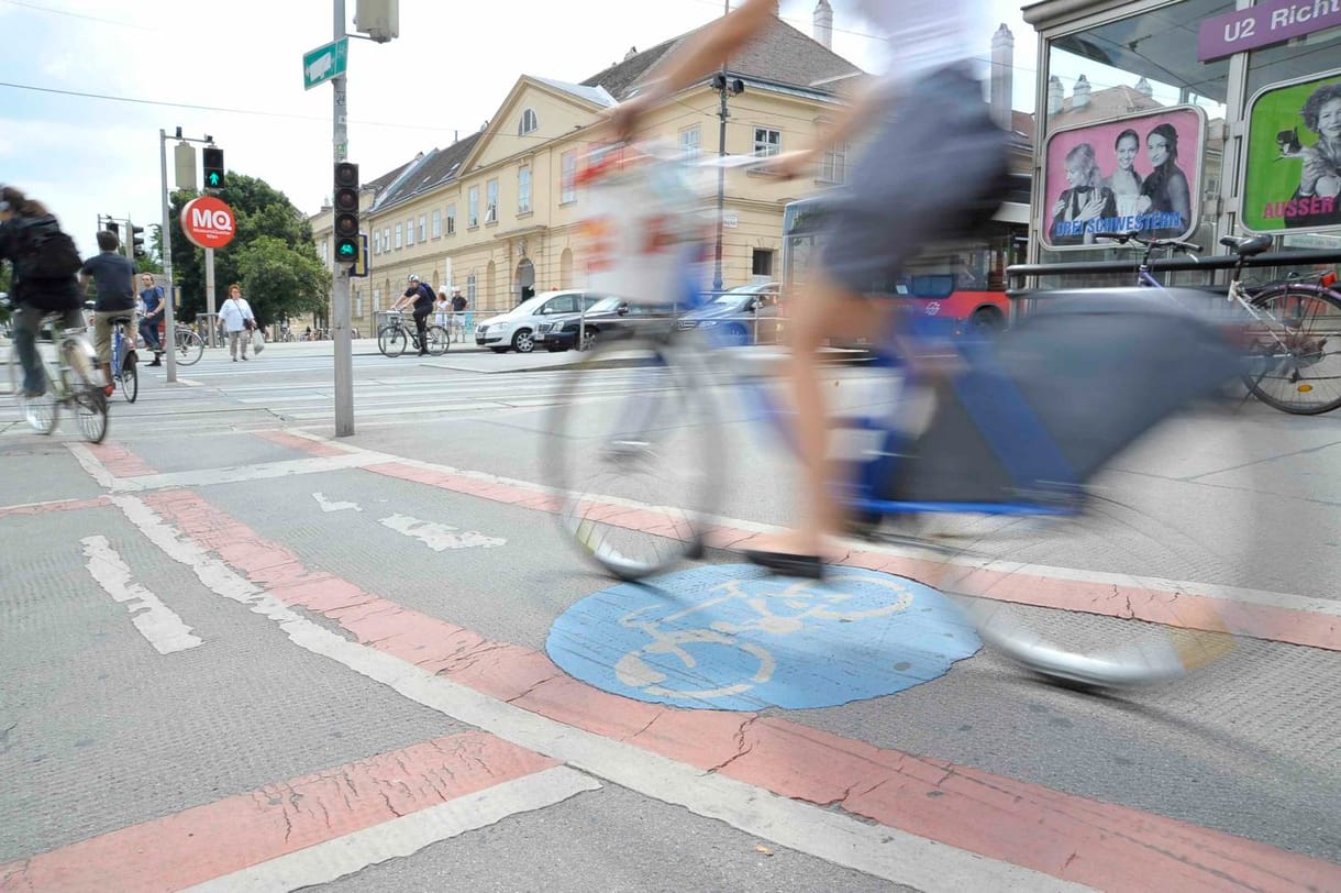 Már a HÉV-pótló autóbuszokon is szállítható bicikli