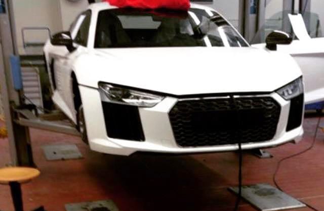 Kiszivárogtatott képen a második generációs Audi R8