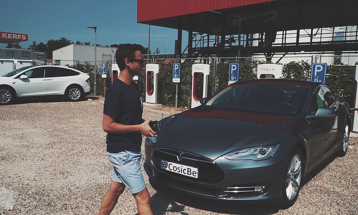 Fél perc alatt nyitják a Teslákat egy sérülékeny szoftver miatt – videó
