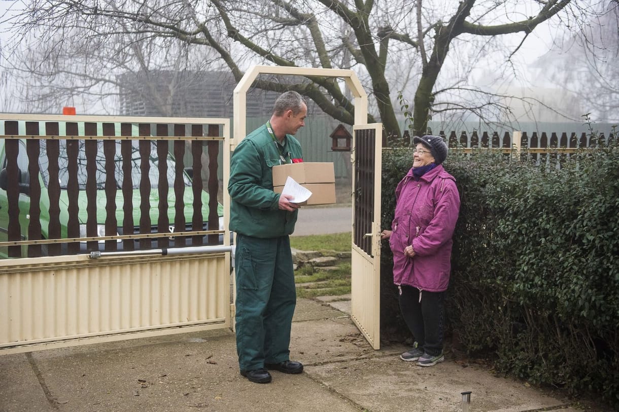 Cáfolja a kormány, hogy nem lehet postázni a nyugdíjat