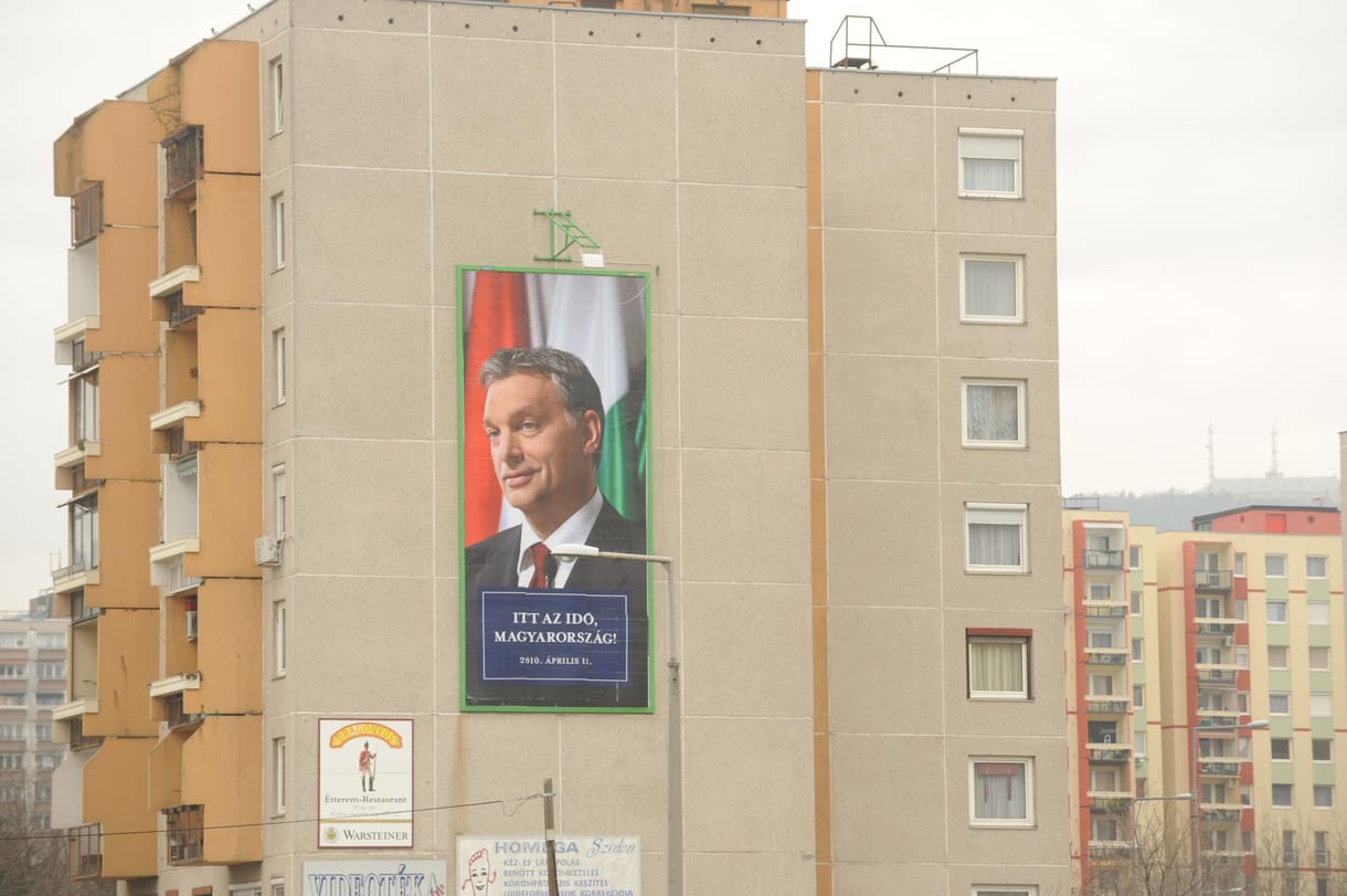 Süddeutsche-kommentár: Már nincs mit tenni a magyar demokráciával