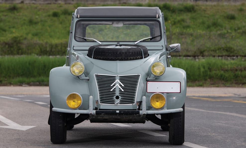 Két motor, két slusszkulcs ebben a 24 millió forintos régi Citroën Kacsában