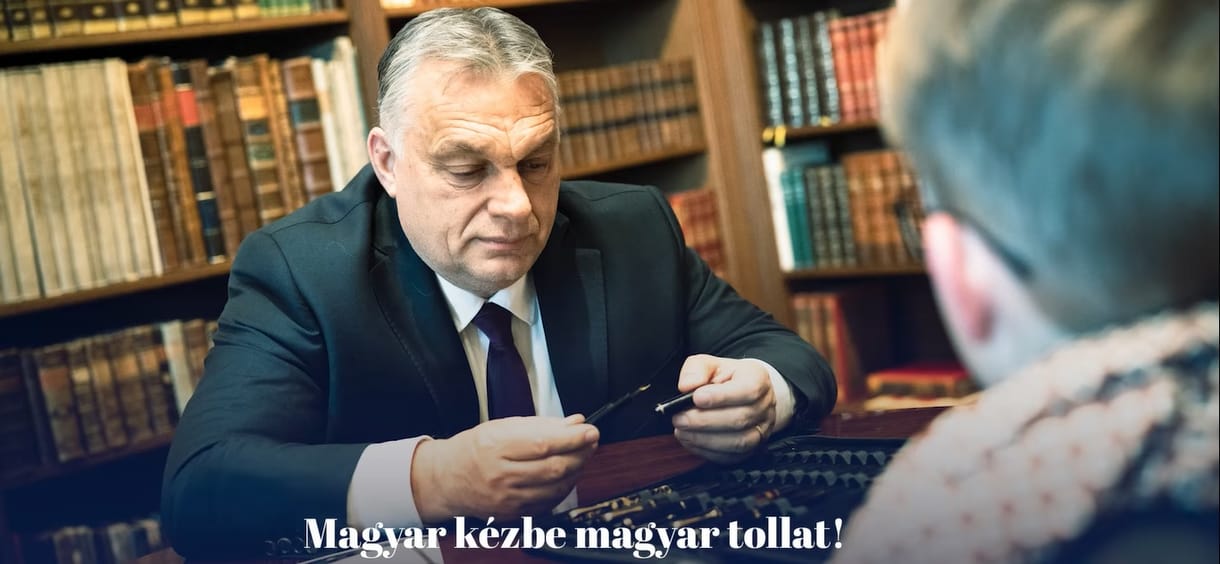 Orbán Viktor kezébe nyomtak egy Turcsány nevű tollat, és elcserélte rá a Parkerjét