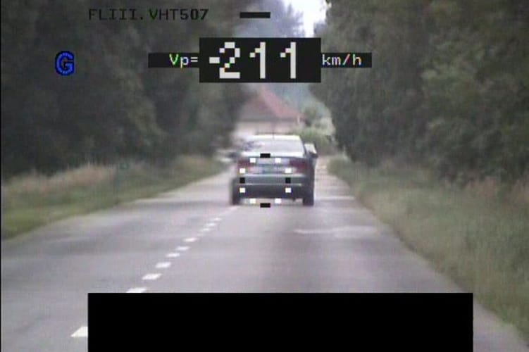 211 km/h-val előzte meg a rendőröket egy audis Szabolcsban