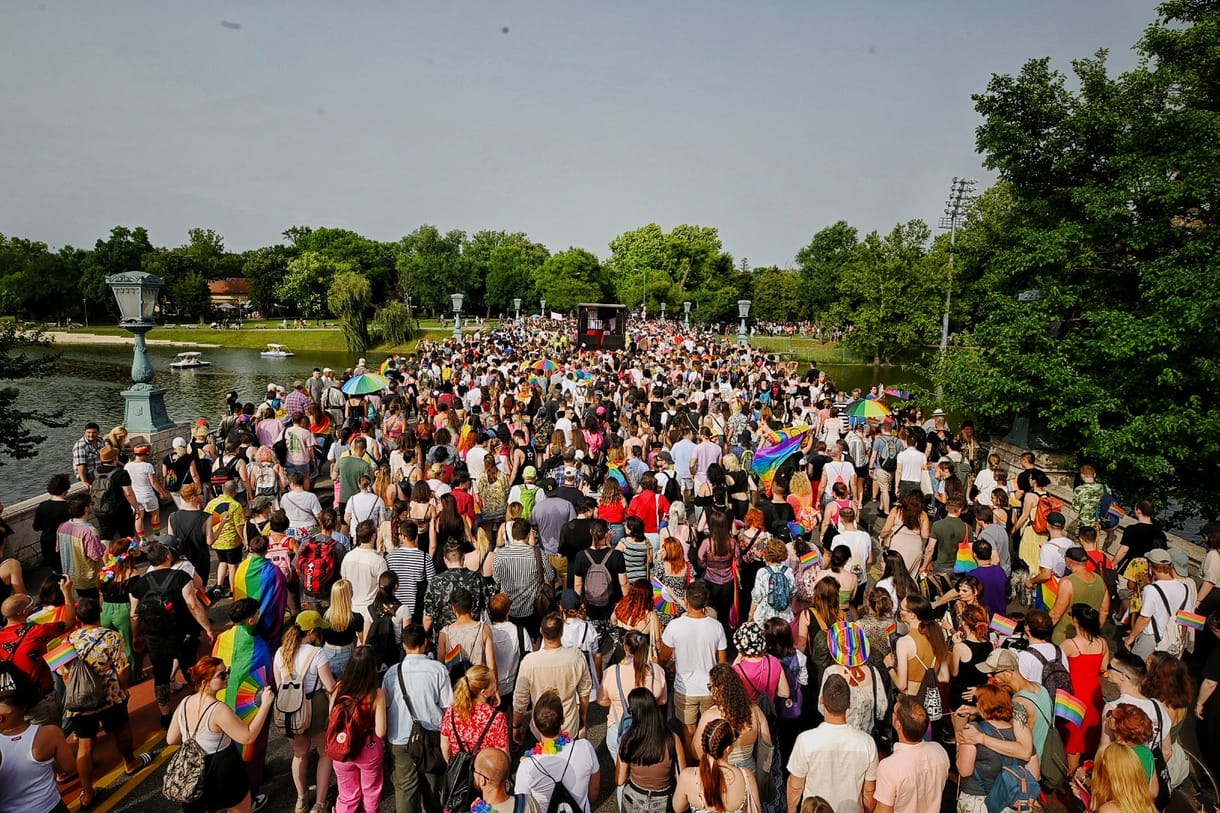 Hétfő reggel benyújtották, tízkor már tárgyalta is a parlamenti bizottság a Pride-ot betiltó törvényjavaslatot