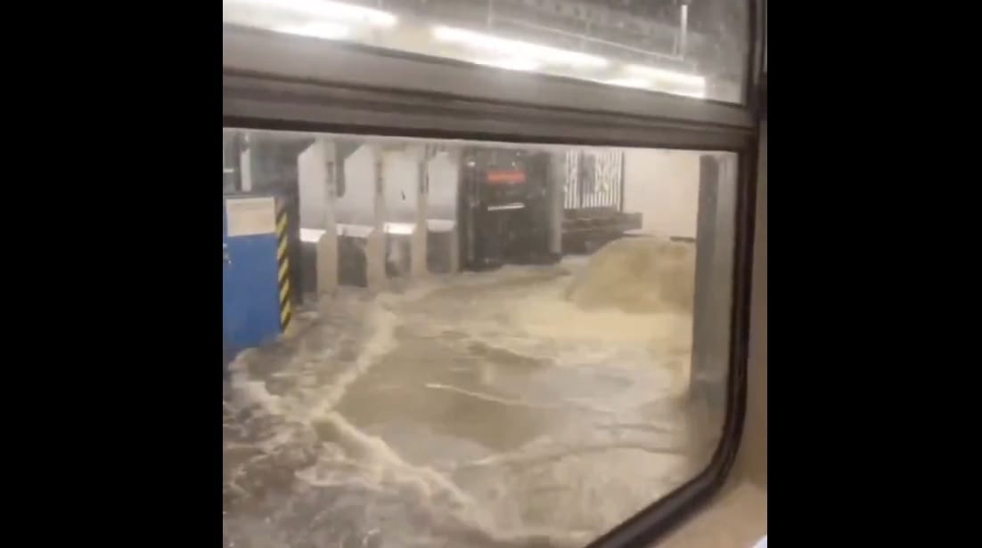 Villámárvíz öntött el több New York-i metróállomást – videó