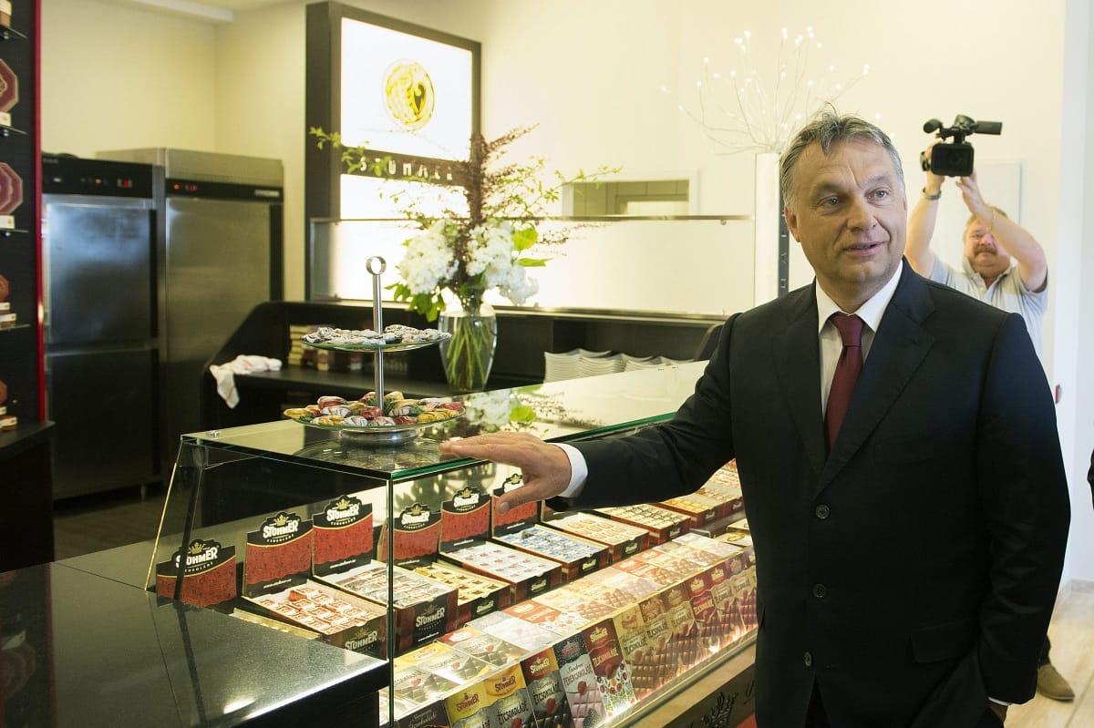 Orbán és csokigyár – fotók