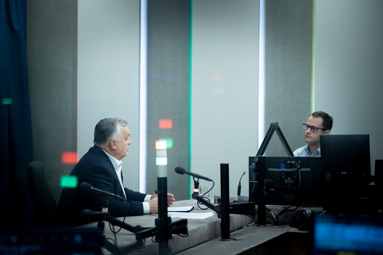 Orbán az EP-vitáról: „Amikor tízen jönnek az emberre, az a rock 'n' roll!”