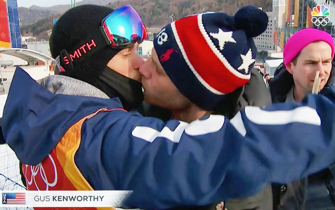 Kamerák előtt csattant el egy melegcsók az olimpián