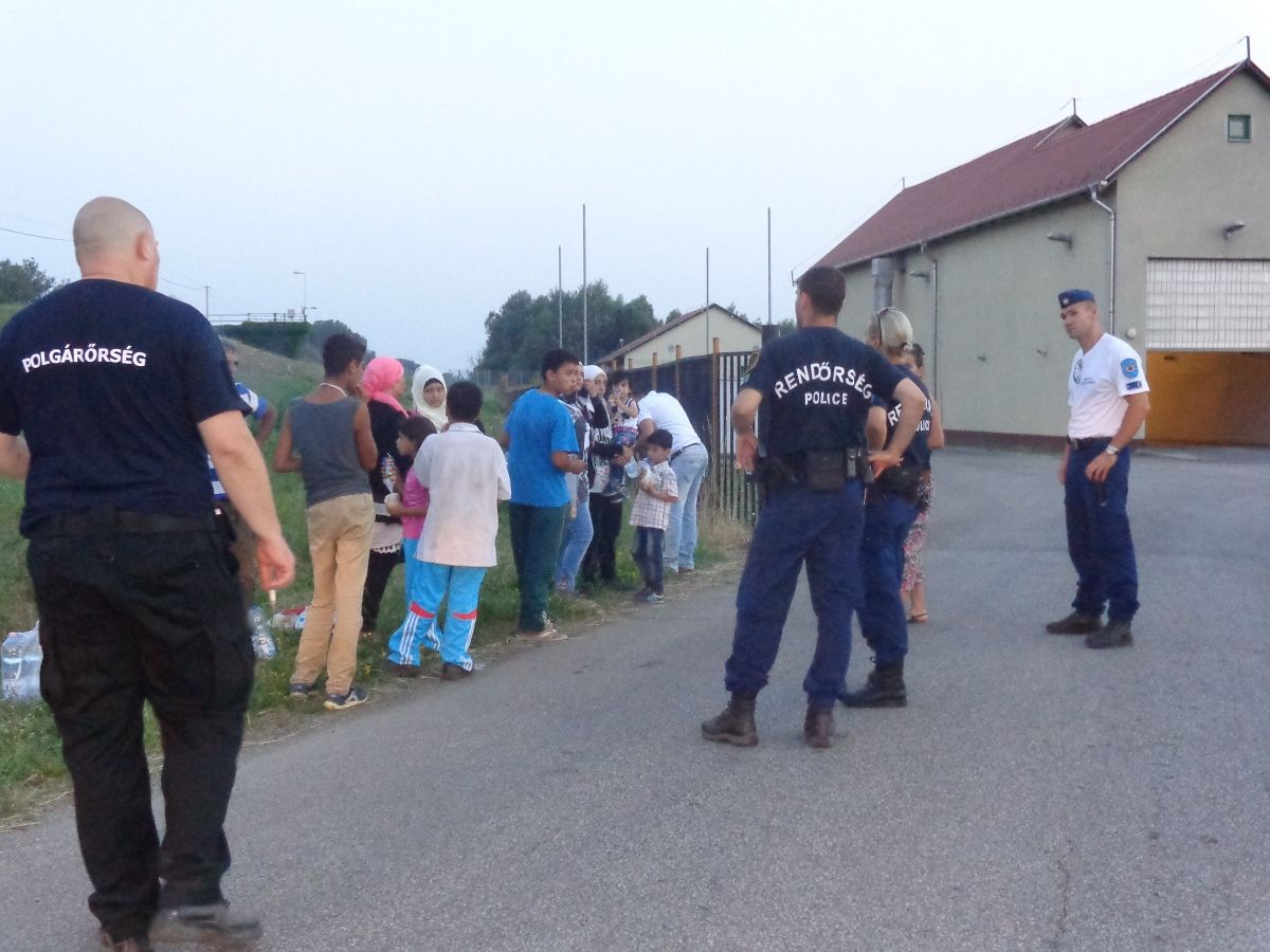 Sokkolókkal is vadásznak maffiózók a menekültekre