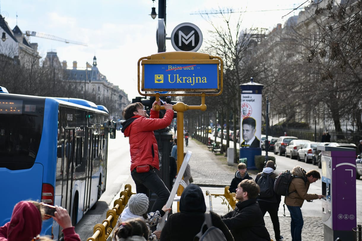 Átnevezték az orosz nagykövetség melletti metrómegállót magyar művészek