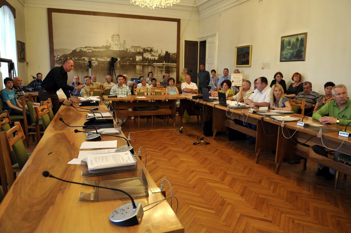 Tétényi Éva felfüggesztette a képviselői tiszteletdíjak kifizetését
