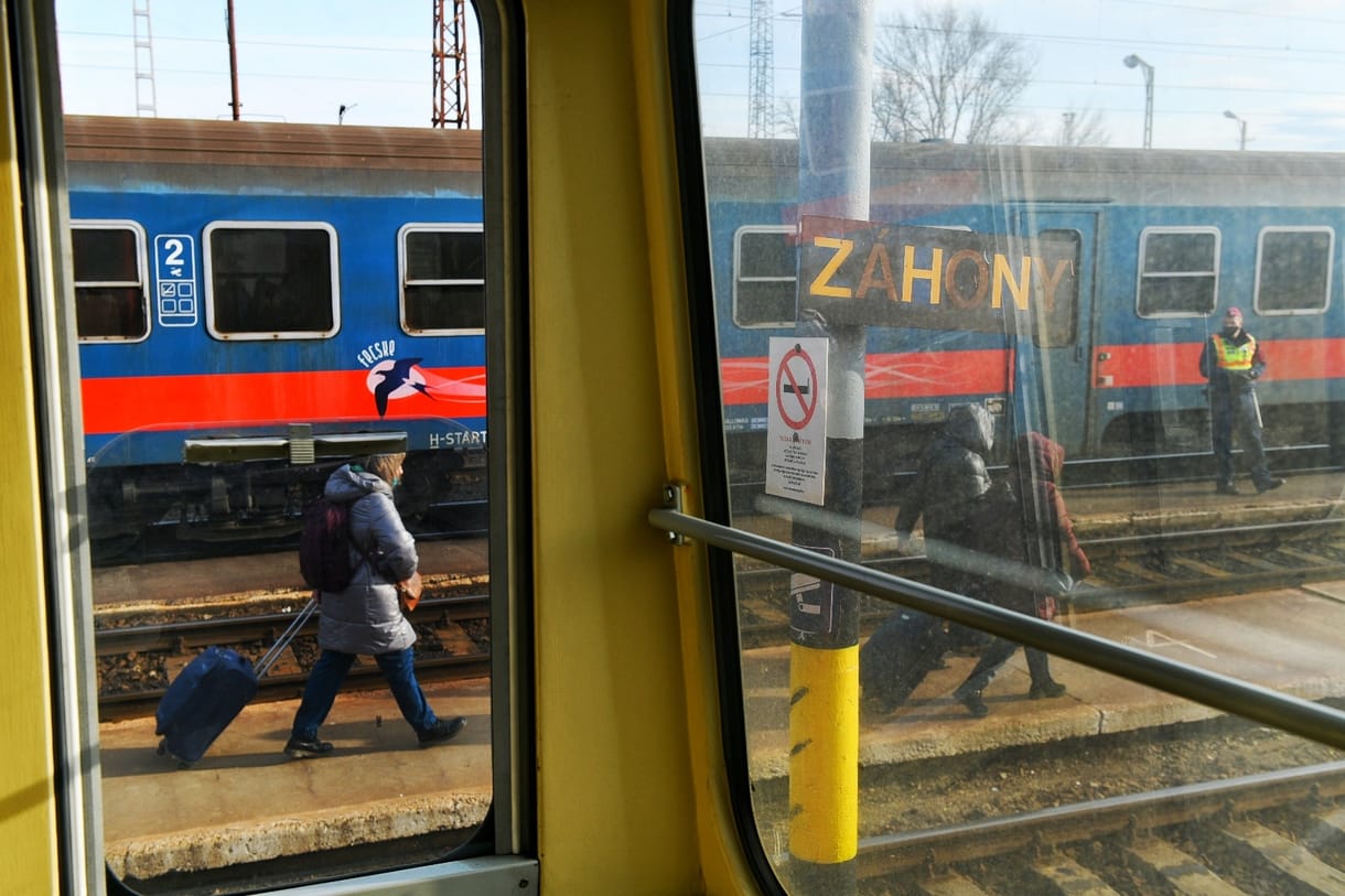 Közel kétszáz fogyatékkal élő ukrán gyermek érkezett Záhonyba – videó