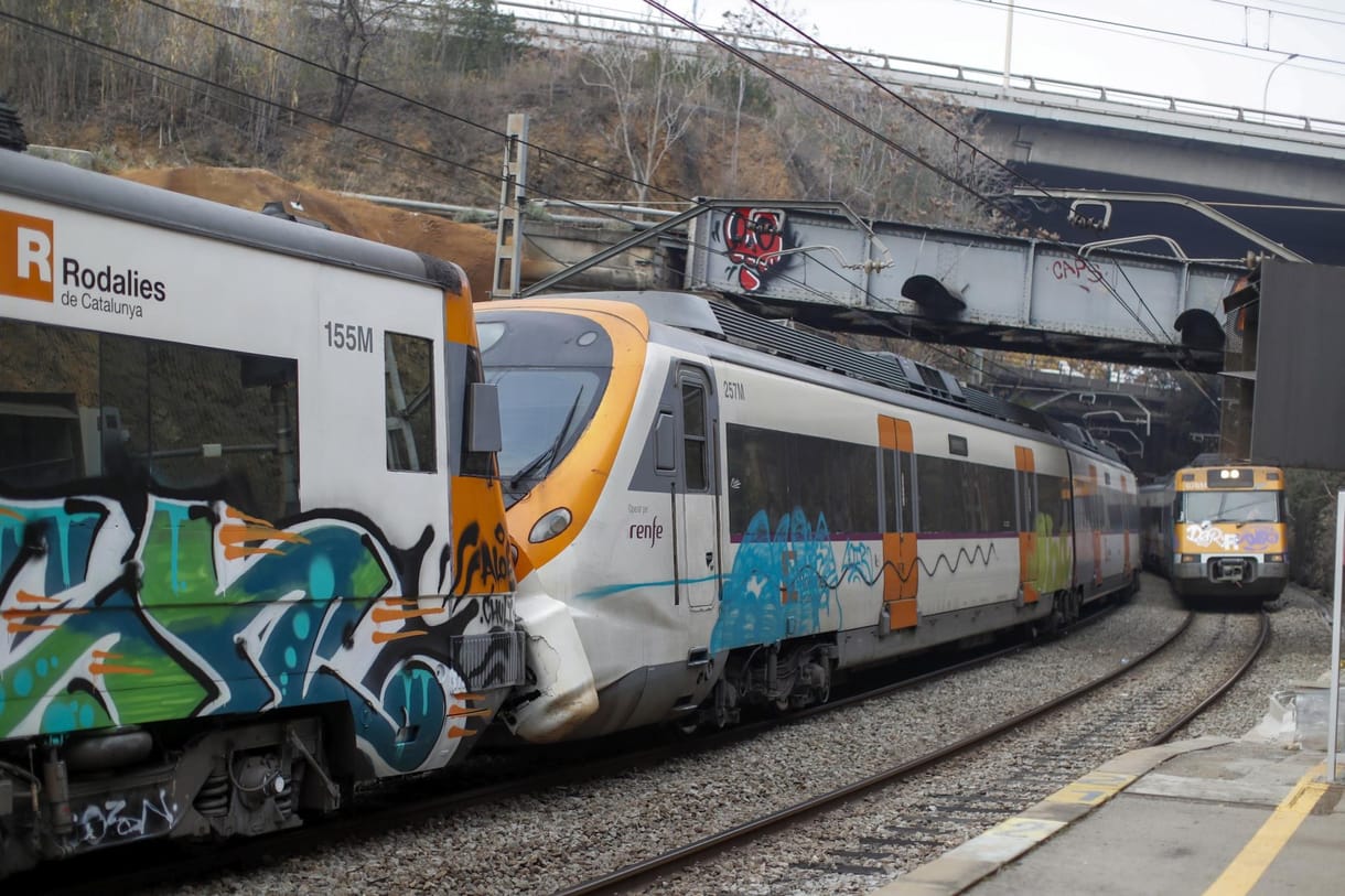 Több mint százötvenen megsérültek egy vonatbalesetben Katalóniában