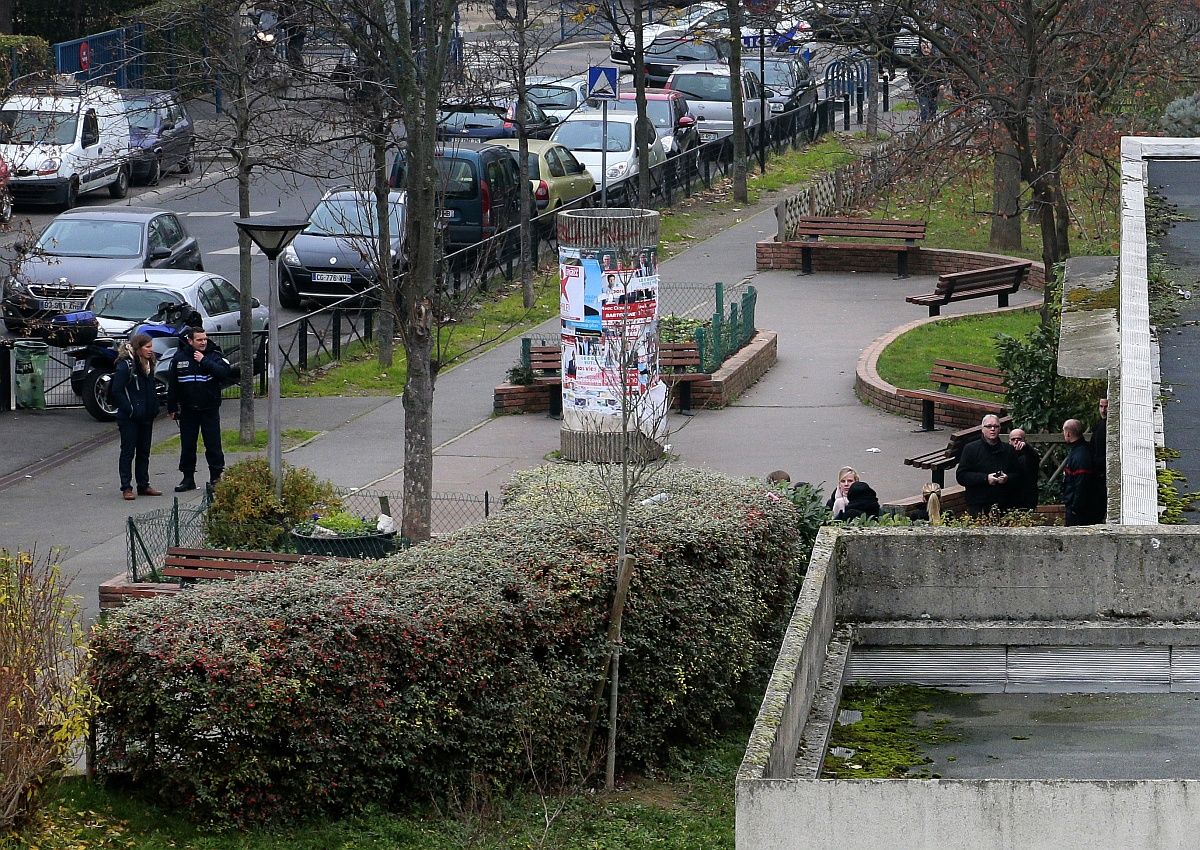 Kamu, hogy az Iszlám Állam nevében késeltek egy francia iskolában