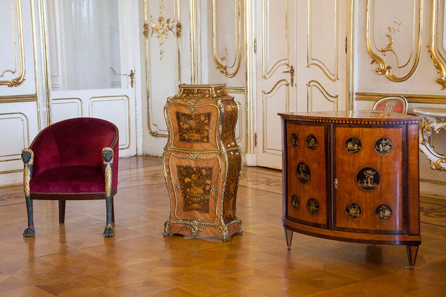 Az Emmi egyik irodájából is visszavittek egy bútort a keszthelyi kastélyba
